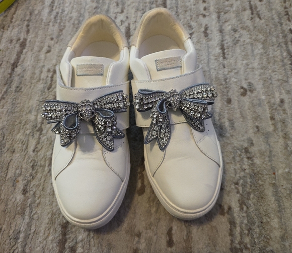 Kurt Geiger White Sneakers with Glittering Bow - Picture 3 of 11